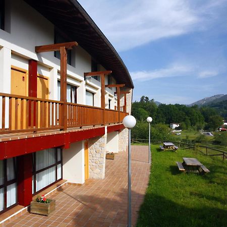 Apartamentos Aldea Del Puente Onís المظهر الخارجي الصورة