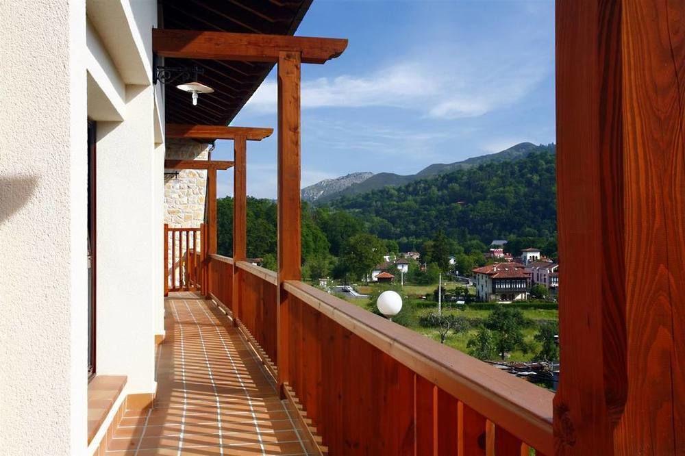 Apartamentos Aldea Del Puente Onís المظهر الخارجي الصورة