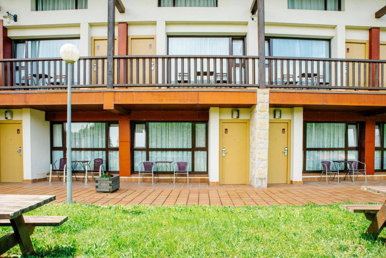 Apartamentos Aldea Del Puente Onís المظهر الخارجي الصورة
