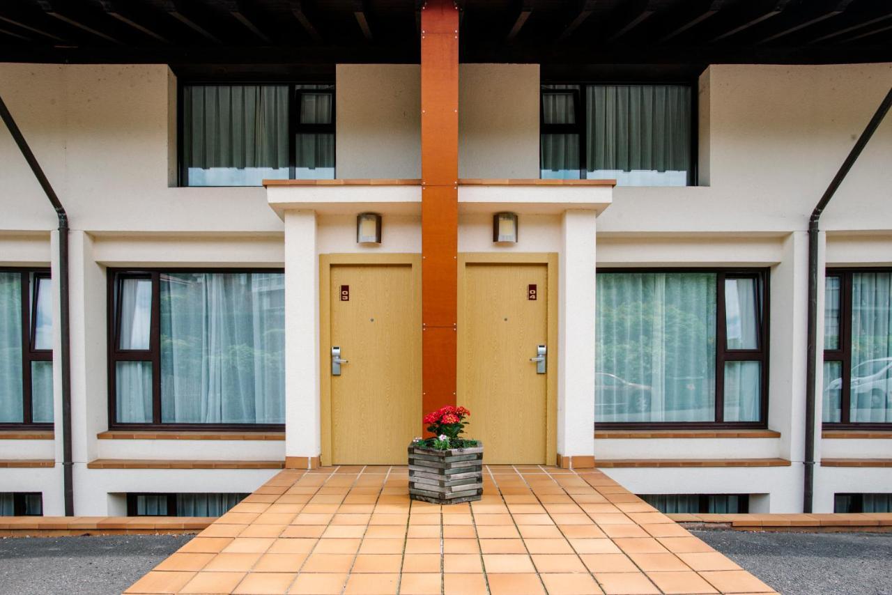 Apartamentos Aldea Del Puente Onís المظهر الخارجي الصورة