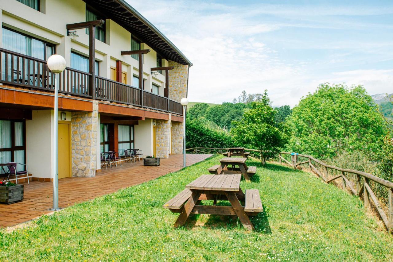 Apartamentos Aldea Del Puente Onís المظهر الخارجي الصورة