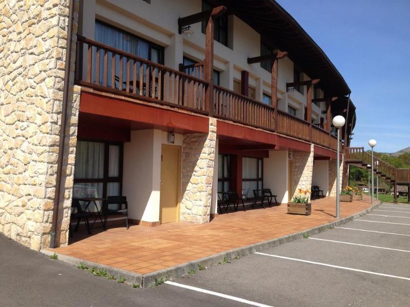Apartamentos Aldea Del Puente Onís المظهر الخارجي الصورة