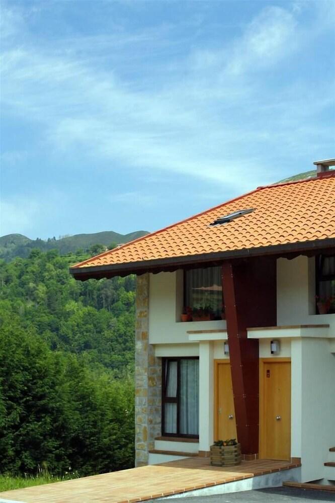 Apartamentos Aldea Del Puente Onís المظهر الخارجي الصورة