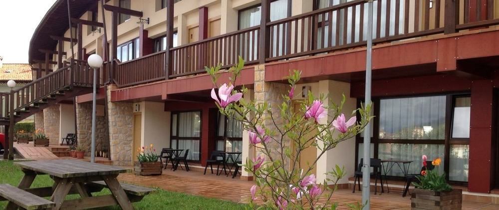 Apartamentos Aldea Del Puente Onís المظهر الخارجي الصورة